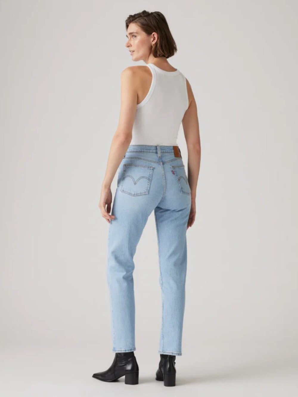 Levi's Wedgie Fit Jeans Light Wash - Size 32